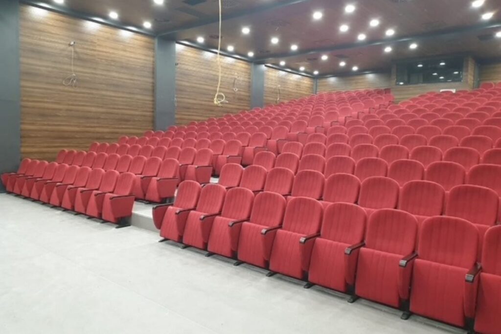 Dolphin Konferans Koltuğu İle Konferans Salonu Uygulaması