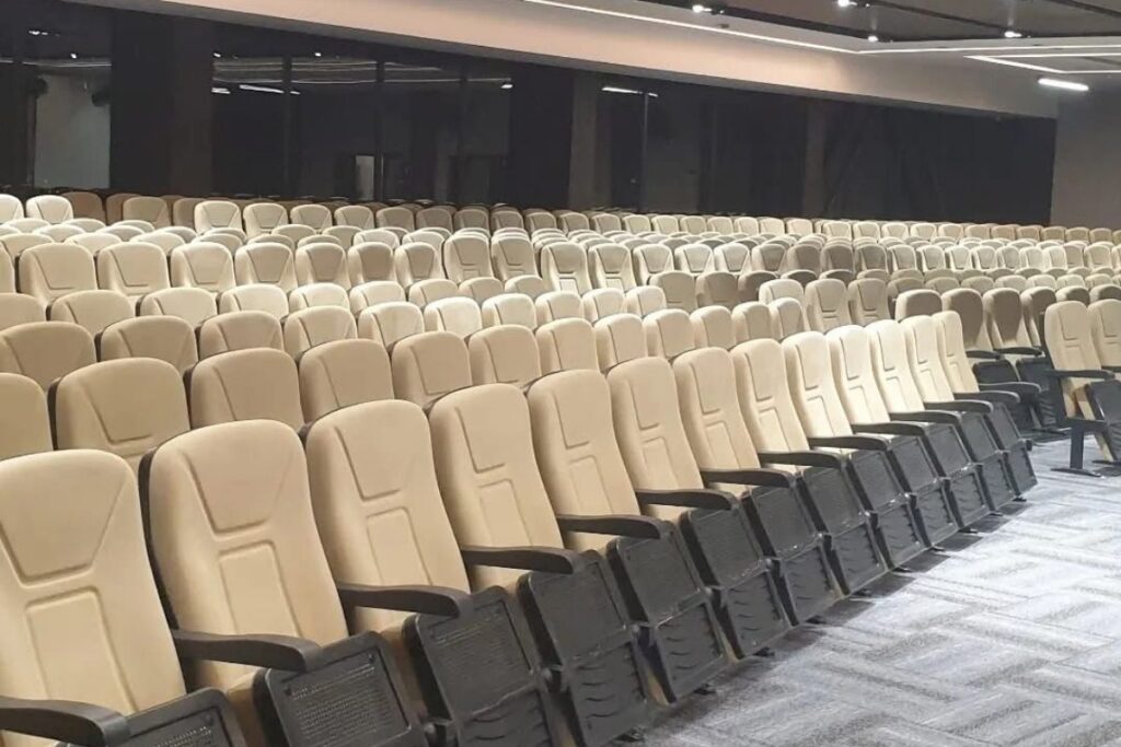 Money Konferans Koltuğu 6 Money Konferans Koltuğu İle Konferans Salonu Uygulaması