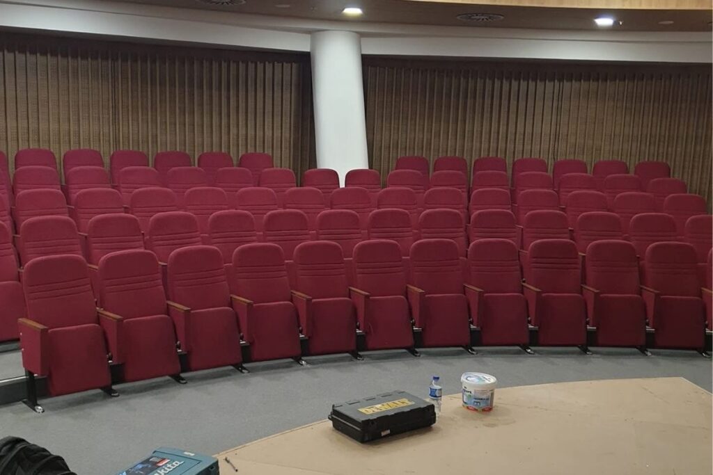 Efes Kapalı Kol Konferans Koltuğu 5 Efes Kapalı Kol Konferans Koltuğu İle Konferans Salonu Uygulaması
